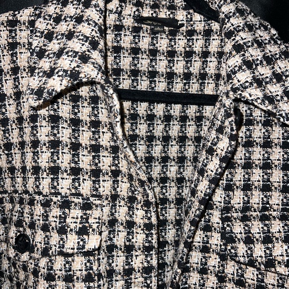 Chic Black and White Tweed Jacket - Picture 4 of 9